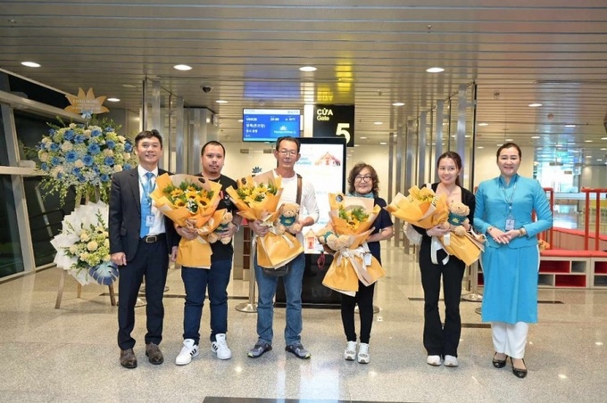 Các vị khách trước khi lên máy bay khởi hành đi sân bay Đôn Mường (Bangkok).