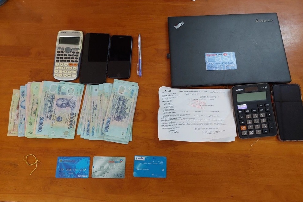 Triệt phá đường dây đánh bạc có số tiền lớn nhất từ trước tới nay ở Cần Thơ - 2 Triệt phá đường dây đánh bạc có số tiền lớn nhất từ trước tới nay ở Cần Thơ - 2