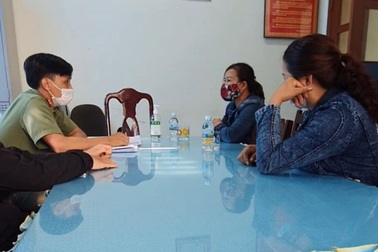 Xử phạt hai phụ nữ livestream xúc phạm đoàn cán bộ thu thuế