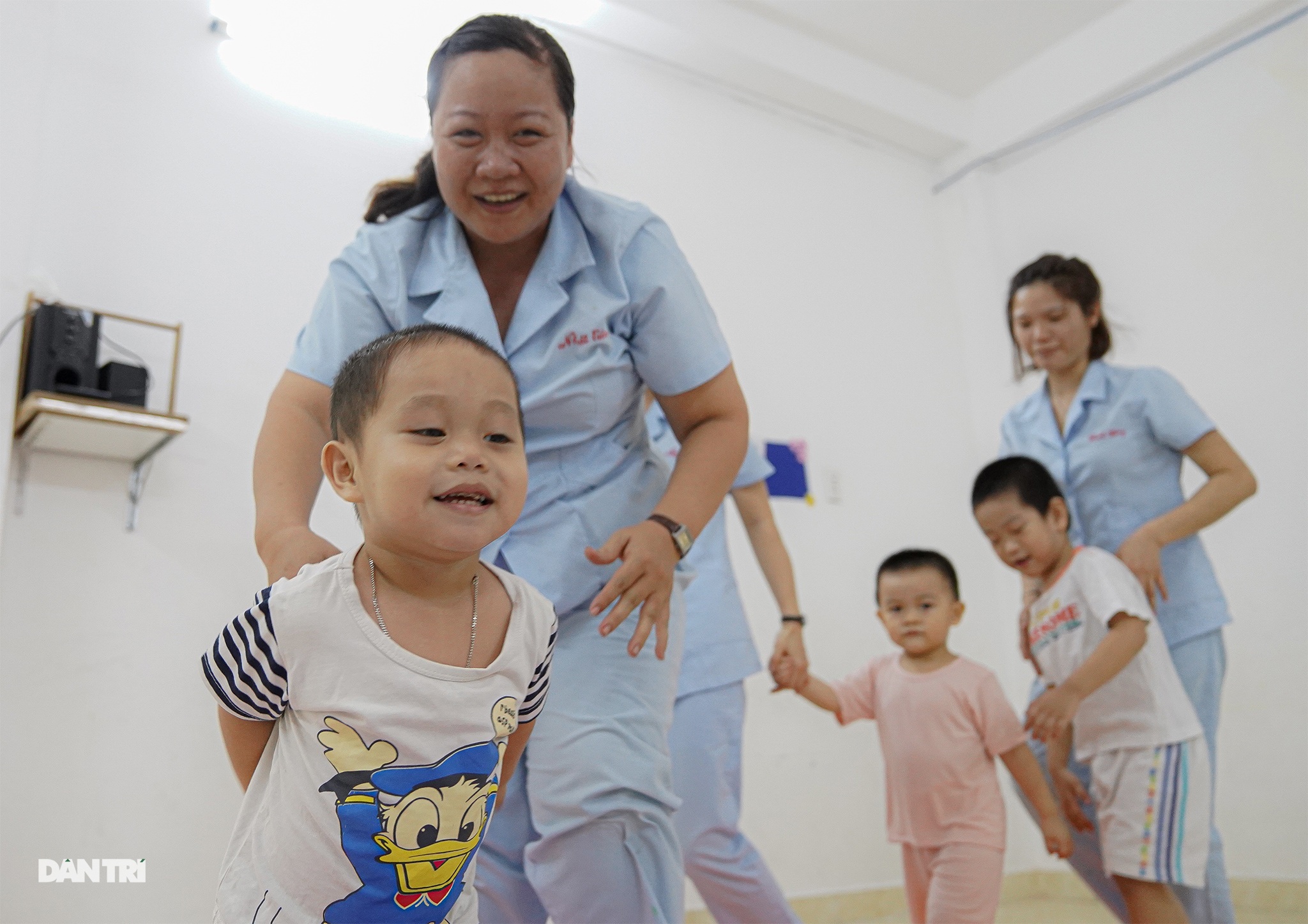 Dạy trẻ khuyết tật đòi hỏi phải kiên nhẫn và yêu thương - 7 Dạy trẻ khuyết tật đòi hỏi phải kiên nhẫn và yêu thương - 7