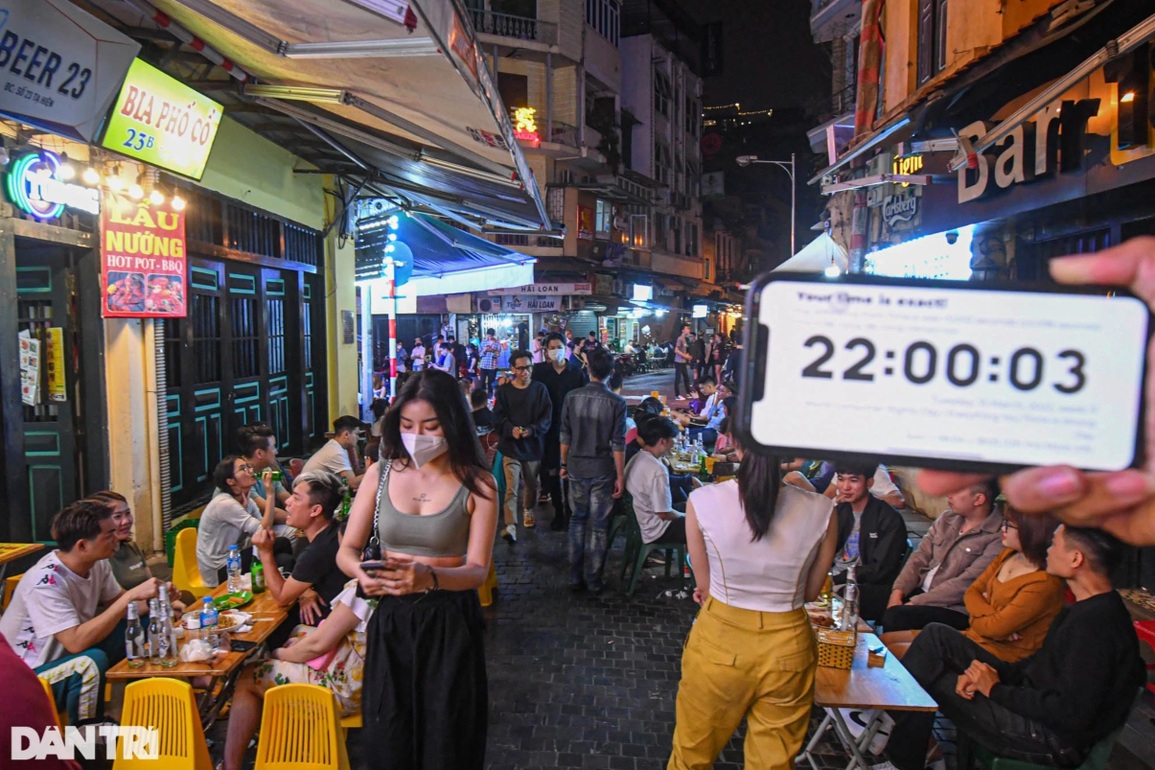 Hà Nội mở toang dịch vụ, karaoke, massage được hoạt động chưa? - 2 Hà Nội mở toang dịch vụ, karaoke, massage được hoạt động chưa? - 2