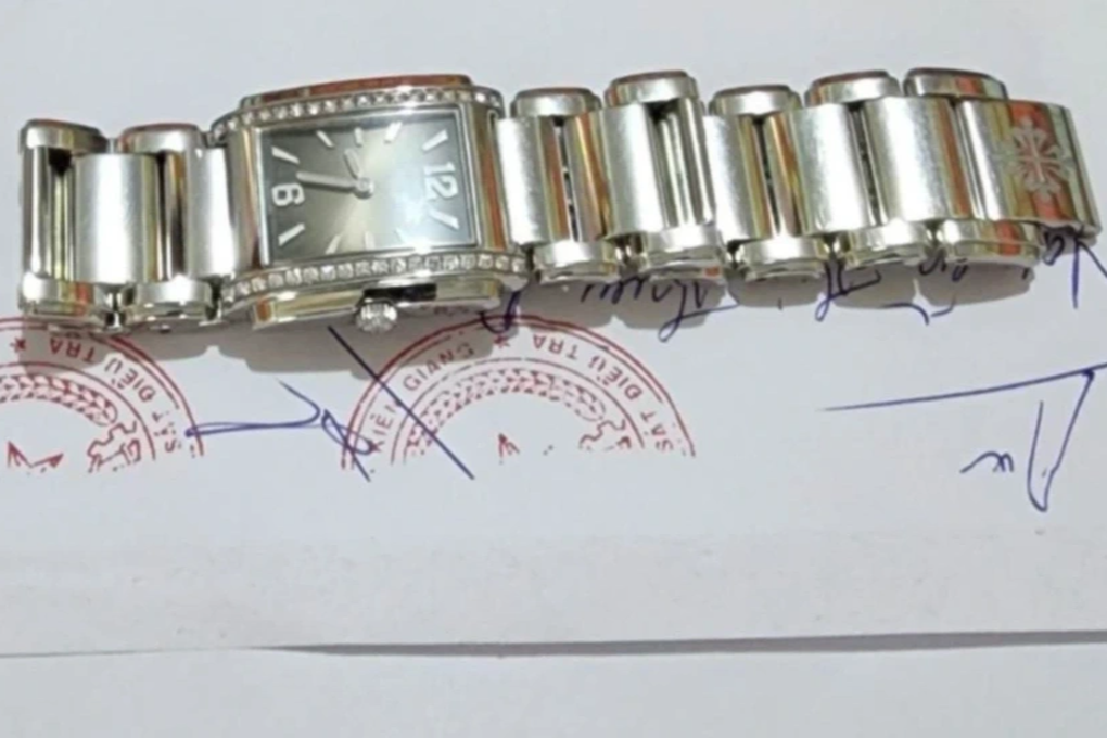 Người cầm đồng hồ Patek Philippe mất ở Phú Quốc trả lại sau 6 tháng cất giữ - 1 Người cầm đồng hồ Patek Philippe mất ở Phú Quốc trả lại sau 6 tháng cất giữ - 1