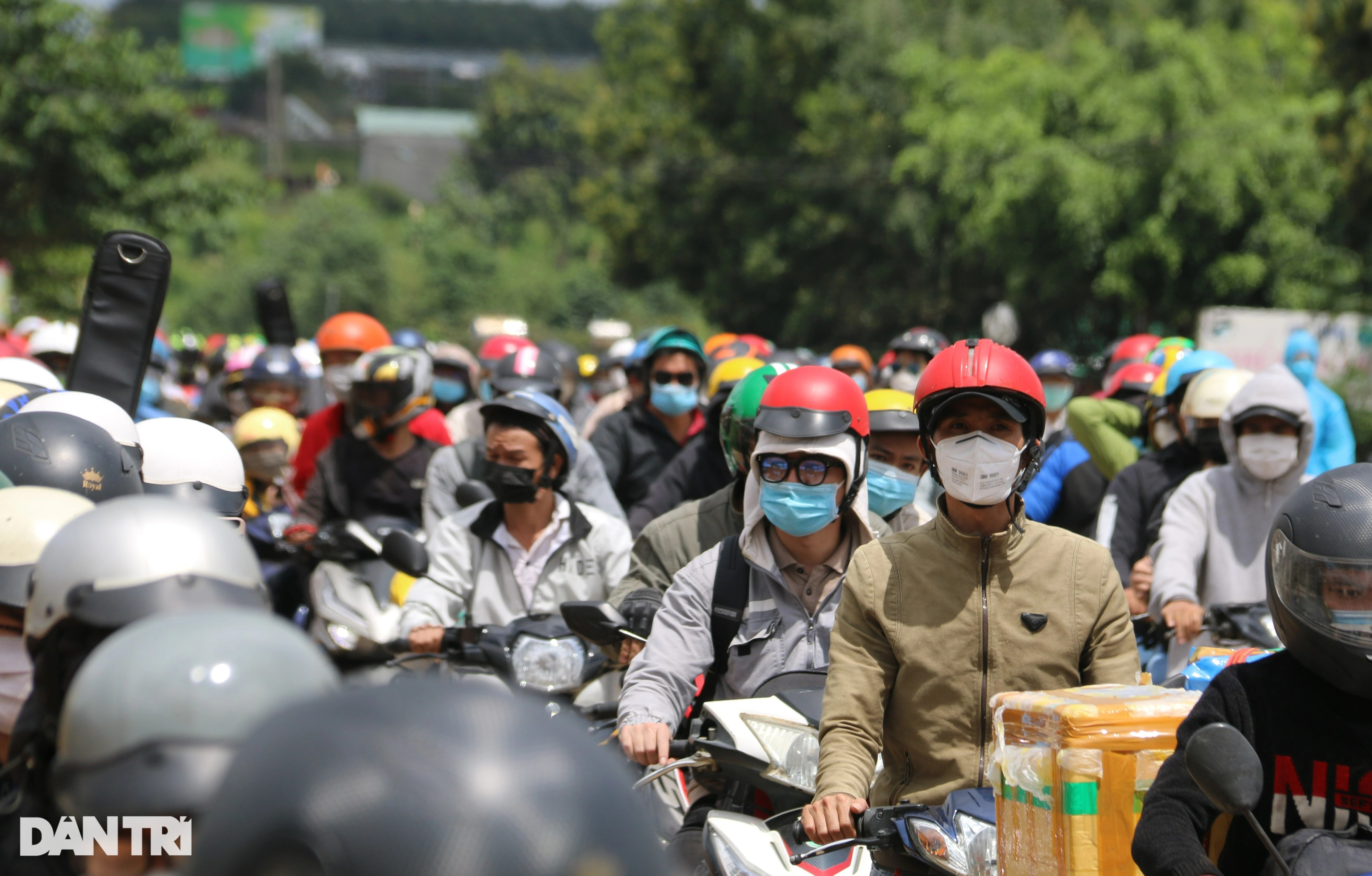 Công nhân về quê tránh dịch, trùng trùng nỗi niềm - 1 Công nhân về quê tránh dịch, trùng trùng nỗi niềm - 1