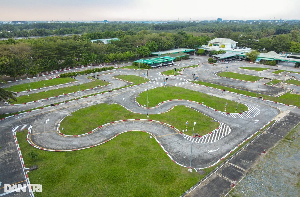 Điểm mặt sai phạm các sân tập ô tô núp bóng đất nông nghiệp ở TPHCM - 1