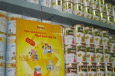 Người tiêu dùng “tiếp tay” cho giá sữa tăng?