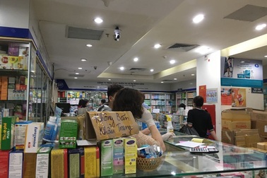 Công an vào cuộc vụ chợ thuốc Hapulico đồng loạt treo biển “không bán khẩu trang, nước rửa tay, miễn hỏi”