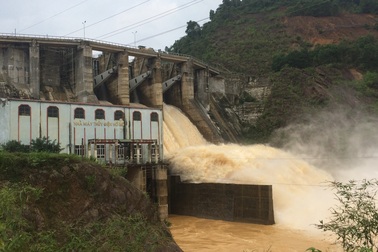 Bão số 4 chưa vào, nhiều hồ đập đã đầy nước