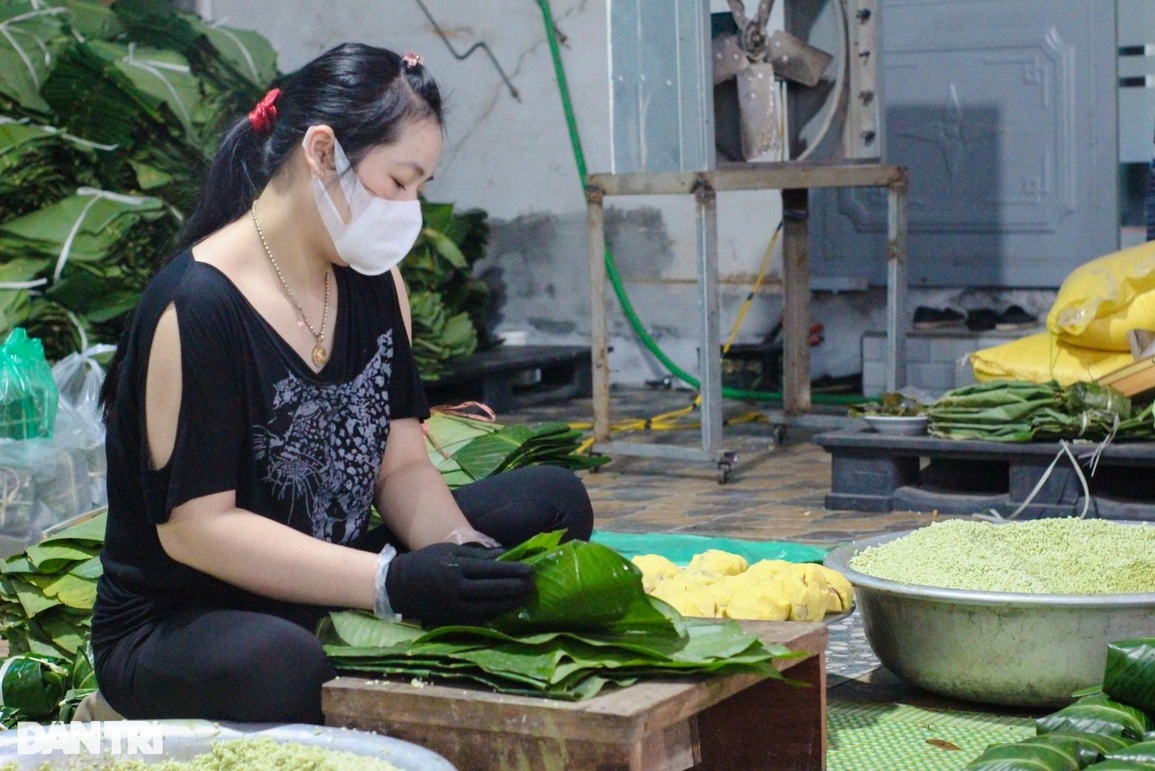 Làng gói bánh chưng nhanh như chớp, chưa đầy 30 giây xong một cái - 7 Làng gói bánh chưng nhanh như chớp, chưa đầy 30 giây xong một cái - 7