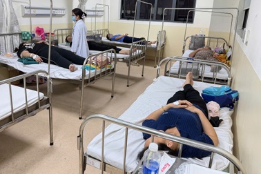 Thêm 2 vụ cấp cứu hàng loạt sau bữa ăn ở TPHCM, 19 học sinh nghi dị ứng cá