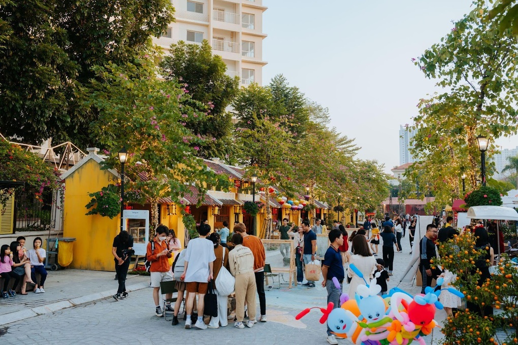 Đường hoa Home Hanoi Xuan 2023 thu hút giới trẻ Thủ đô - 6 Đường hoa Home Hanoi Xuan 2023 thu hút giới trẻ Thủ đô - 6