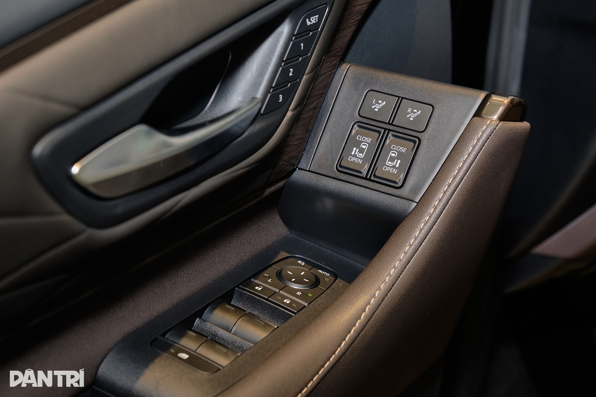 Khám phá Toyota Alphard mới, có gì để xứng danh chuyên cơ mặt đất? - 14 Khám phá Toyota Alphard mới, có gì để xứng danh chuyên cơ mặt đất? - 14