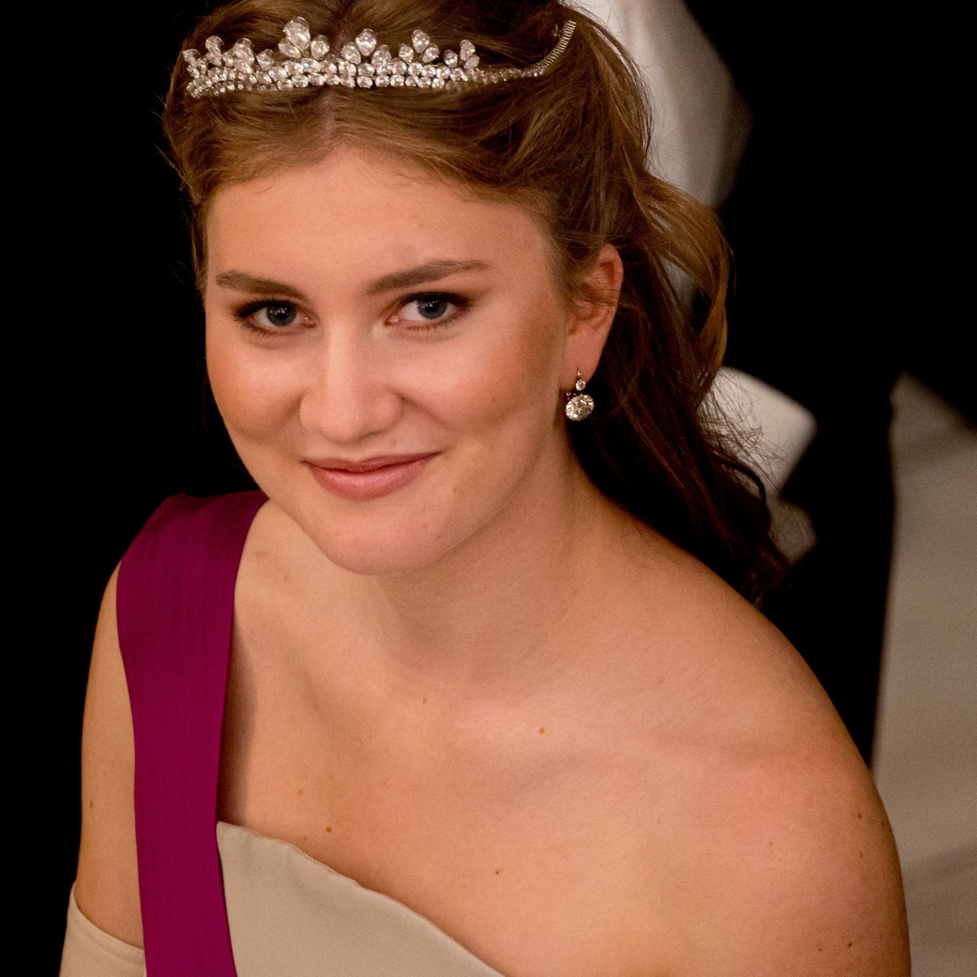 Công chúa thừa kế ngai vàng Bỉ thạo 5 ngôn ngữ, gu thời trang tinh tế - 11 Công chúa thừa kế ngai vàng Bỉ thạo 5 ngôn ngữ, gu thời trang tinh tế - 11