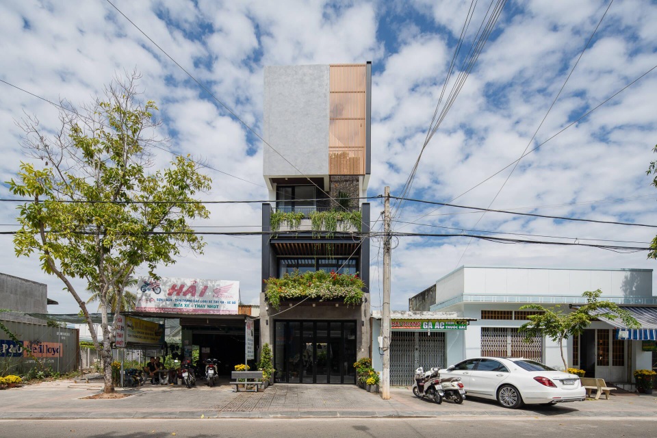 Ngắm mãi không chán, ngôi nhà Vũng Tàu xanh từ mặt tiền lên sân thượng - 1