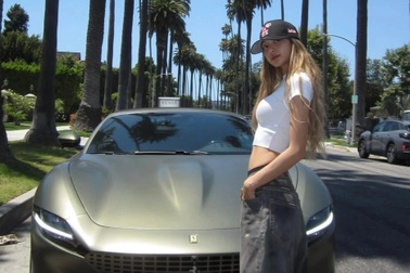 Lisa (Blackpink) gây "choáng" với bộ sưu tập siêu xe trị giá hơn 76 tỷ đồng