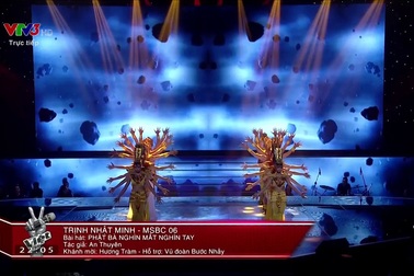 Nhật Minh - Hương Tràm và tiết mục dàn dựng công phu.