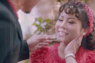 MV Triệu đóa hồng - Câu chuyện tình lãng mạn vượt biên giới