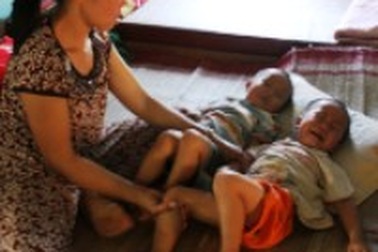 “Cứ thấy con cười là ruột gan vợ chồng tui như thắt lại”