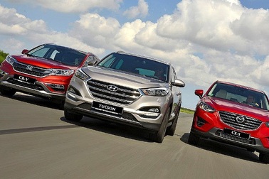 Đua nước rút cuối năm, các hãng xe tặng phí trước bạ gần trăm triệu đồng