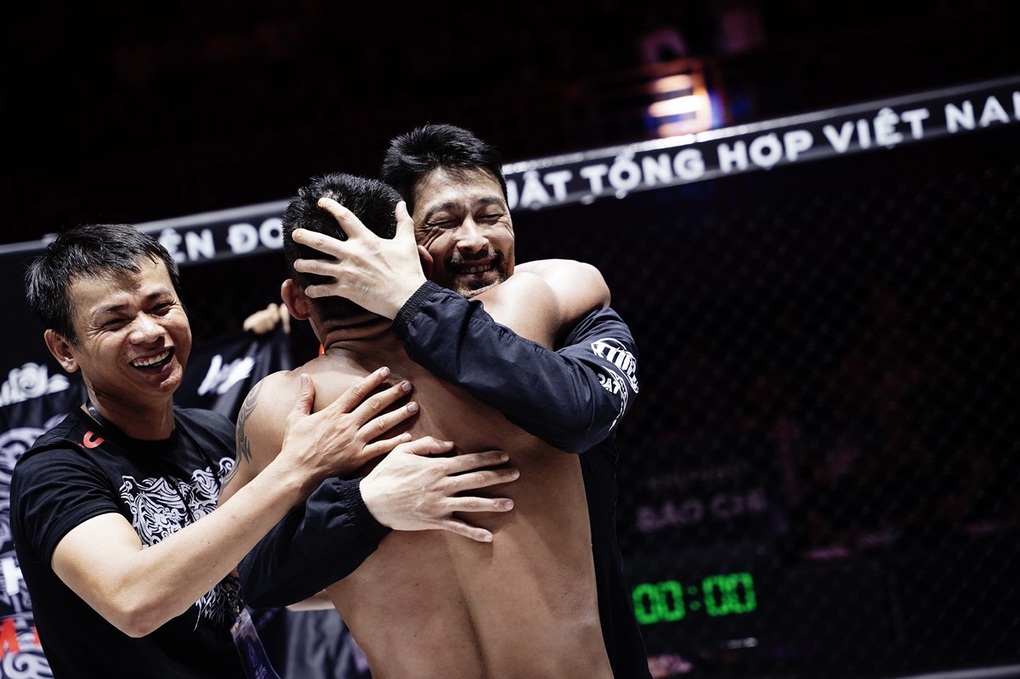 Trần Quang Lộc thắng kịch tính Kamil, bảo vệ đai vô địch MMA Championship - 8 Trần Quang Lộc thắng kịch tính Kamil, bảo vệ đai vô địch MMA Championship - 8
