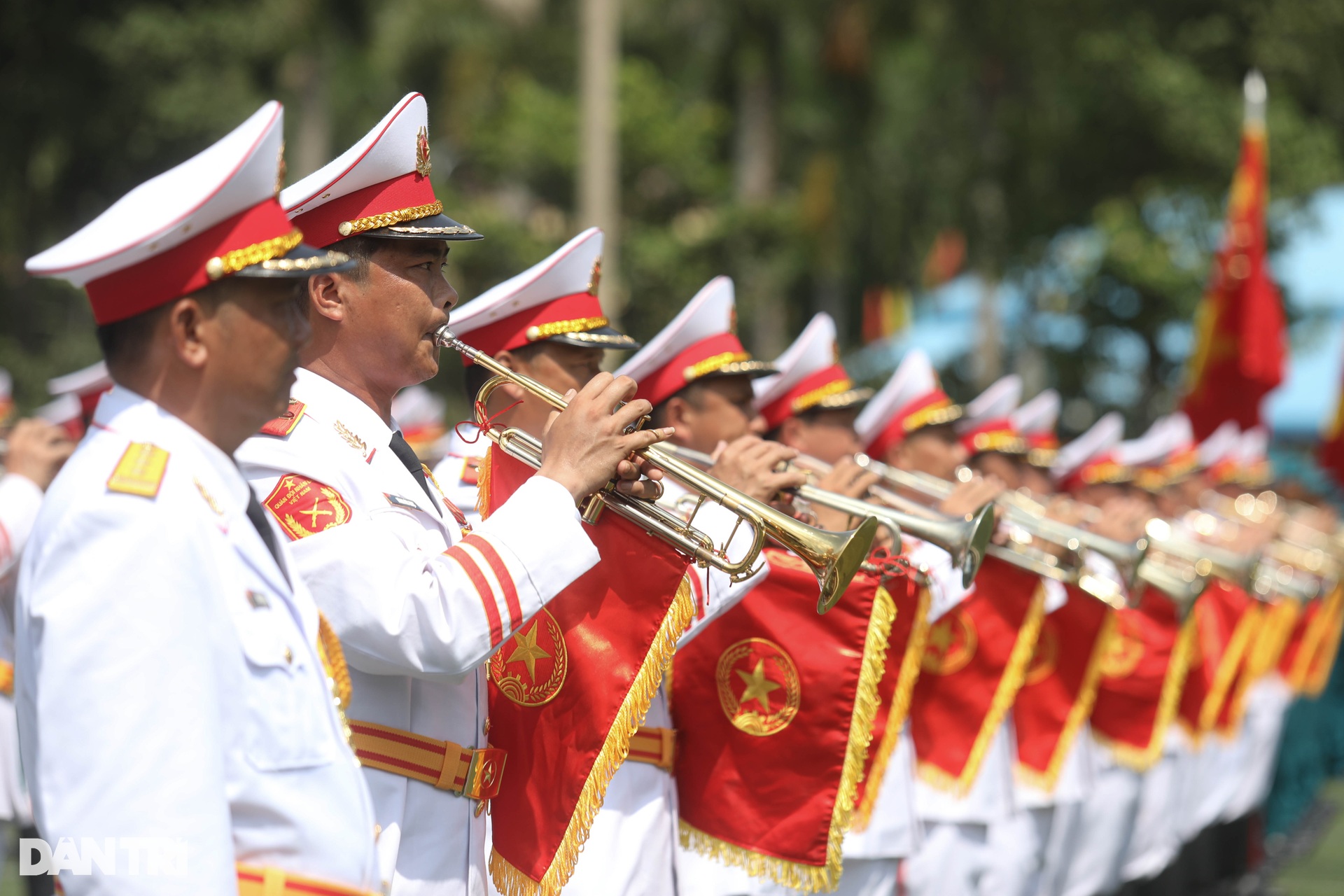 Ông Nguyễn Trọng Nghĩa thăm, động viên lực lượng tham gia diễu binh ở TPHCM - 3 Ông Nguyễn Trọng Nghĩa thăm, động viên lực lượng tham gia diễu binh ở TPHCM - 3