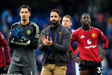 Cơn ác mộng xuống hạng với Man Utd