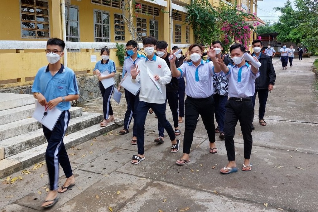 Hơn 1 triệu thí sinh hồi hộp làm thủ tục thi tốt nghiệp THPT 2022 - 28 Hơn 1 triệu thí sinh hồi hộp làm thủ tục thi tốt nghiệp THPT 2022 - 28