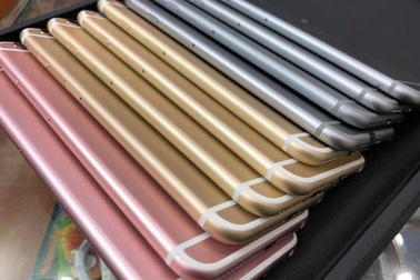 Thị trường iPhone chao đảo vì SIM ghép bị khóa