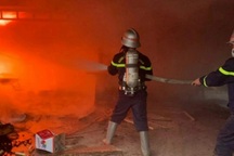 "Biển lửa" bốc cháy dữ dội thiêu rụi xưởng gỗ lúc sáng sớm