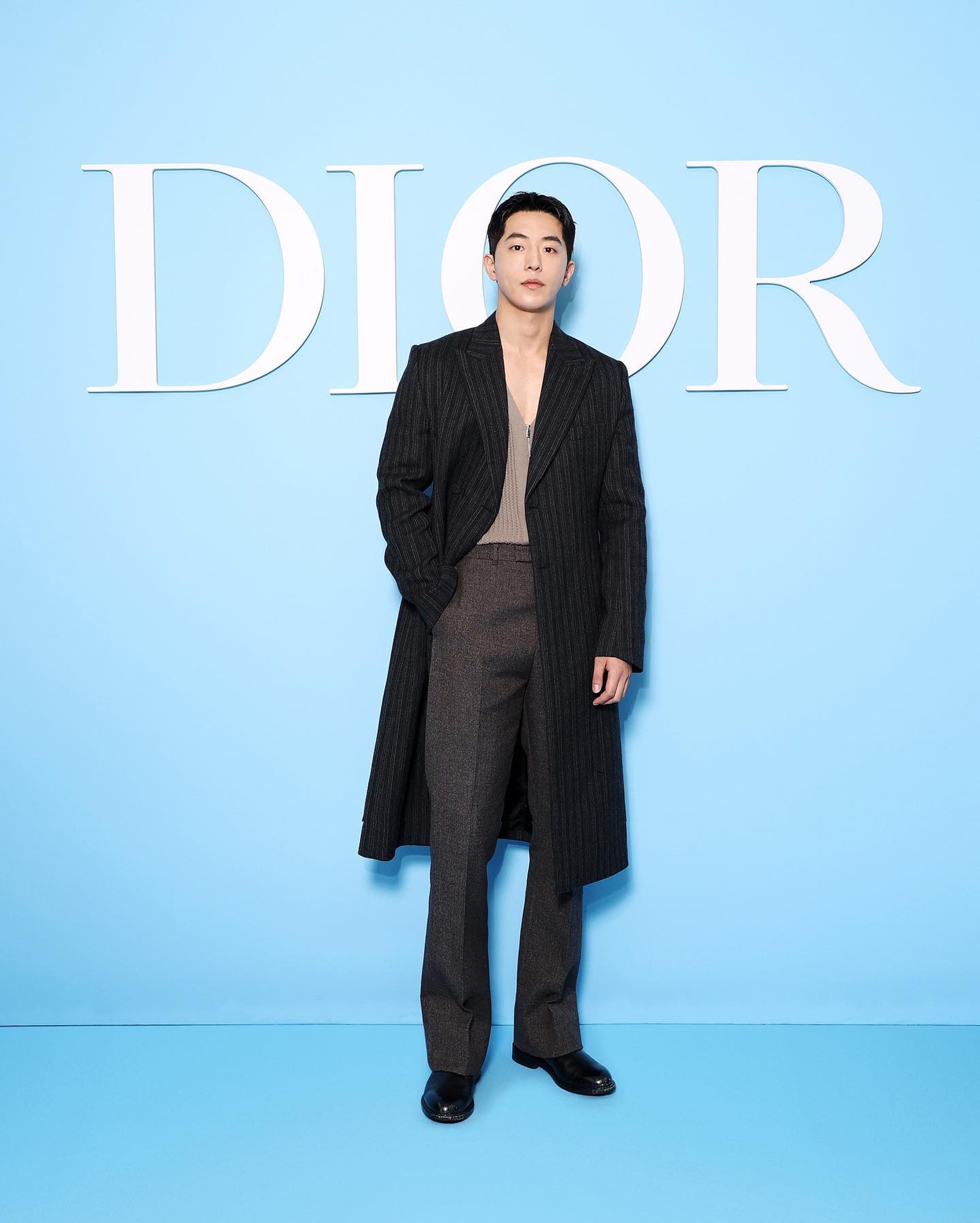 Trước Hoa hậu Thùy Tiên, Dior ứng xử thế nào với nghệ sĩ châu Á dính ồn ào? - 9 Trước Hoa hậu Thùy Tiên, Dior ứng xử thế nào với nghệ sĩ châu Á dính ồn ào? - 9