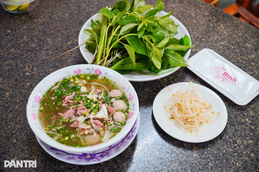 Chuyện ly kỳ quán phở Hà Nội từng che giấu 100 chiến sĩ Biệt động Sài Gòn - 5 Chuyện ly kỳ quán phở Hà Nội từng che giấu 100 chiến sĩ Biệt động Sài Gòn - 5