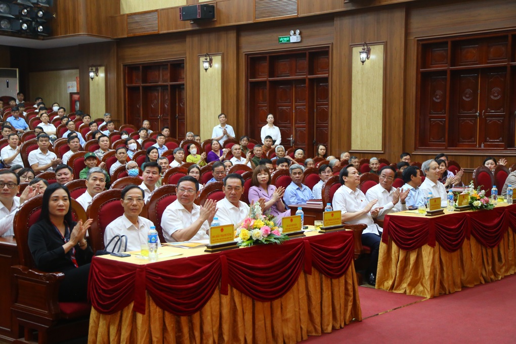 Bộ trưởng Đào Ngọc Dung: Điều chỉnh tiền lương đảm bảo mức sống tối thiểu - 5 Bộ trưởng Đào Ngọc Dung: Điều chỉnh tiền lương đảm bảo mức sống tối thiểu - 5