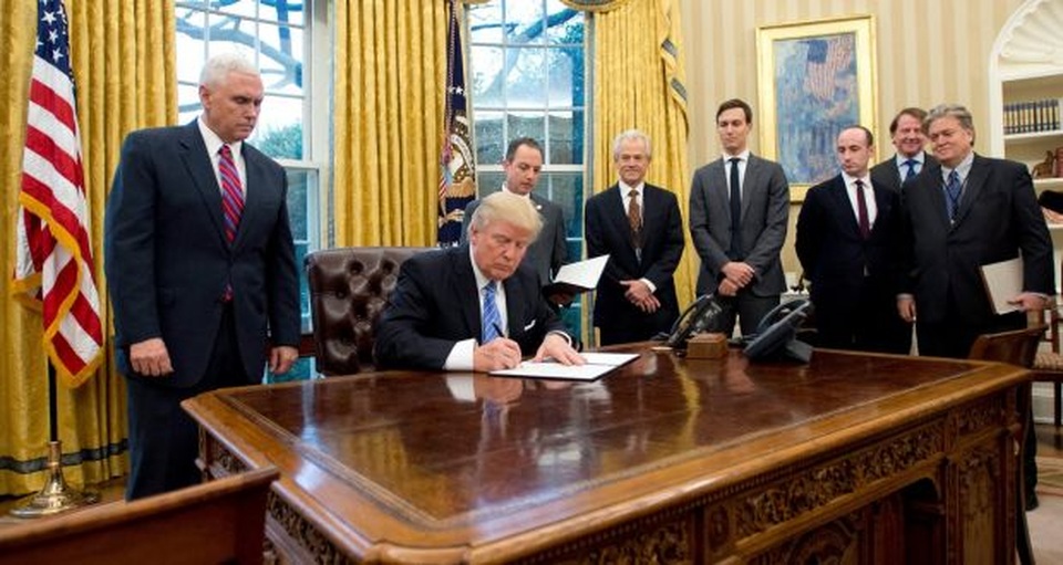 Cuộc tranh cãi nảy lửa trong phòng Bầu dục của ông Trump - 1 Cuộc tranh cãi nảy lửa trong phòng Bầu dục của ông Trump - 1