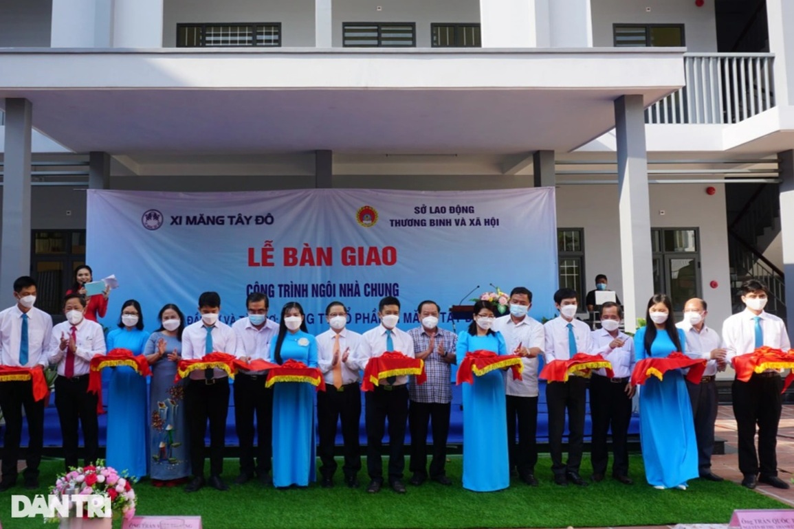 Tặng nhà 6 tỷ đồng cho trẻ khuyết tật, bị bỏ rơi, nhiễm Dioxin - 1 Tặng nhà 6 tỷ đồng cho trẻ khuyết tật, bị bỏ rơi, nhiễm Dioxin - 1