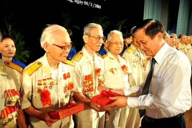 Cựu binh chiến trường Điện Biên Phủ xúc động ôn lại kỷ niệm xưa