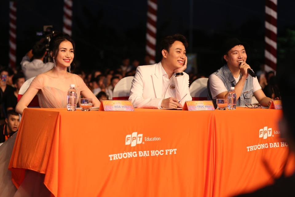 Vừa đàn vừa hát, nam sinh Quảng Bình đăng quang ngôi Quán quân Học bổng Tài năng ĐH FPT - 2