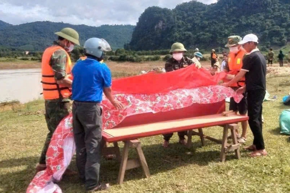 Tìm thấy 2 thi thể trong 4 nạn nhân mất tích do mưa lũ