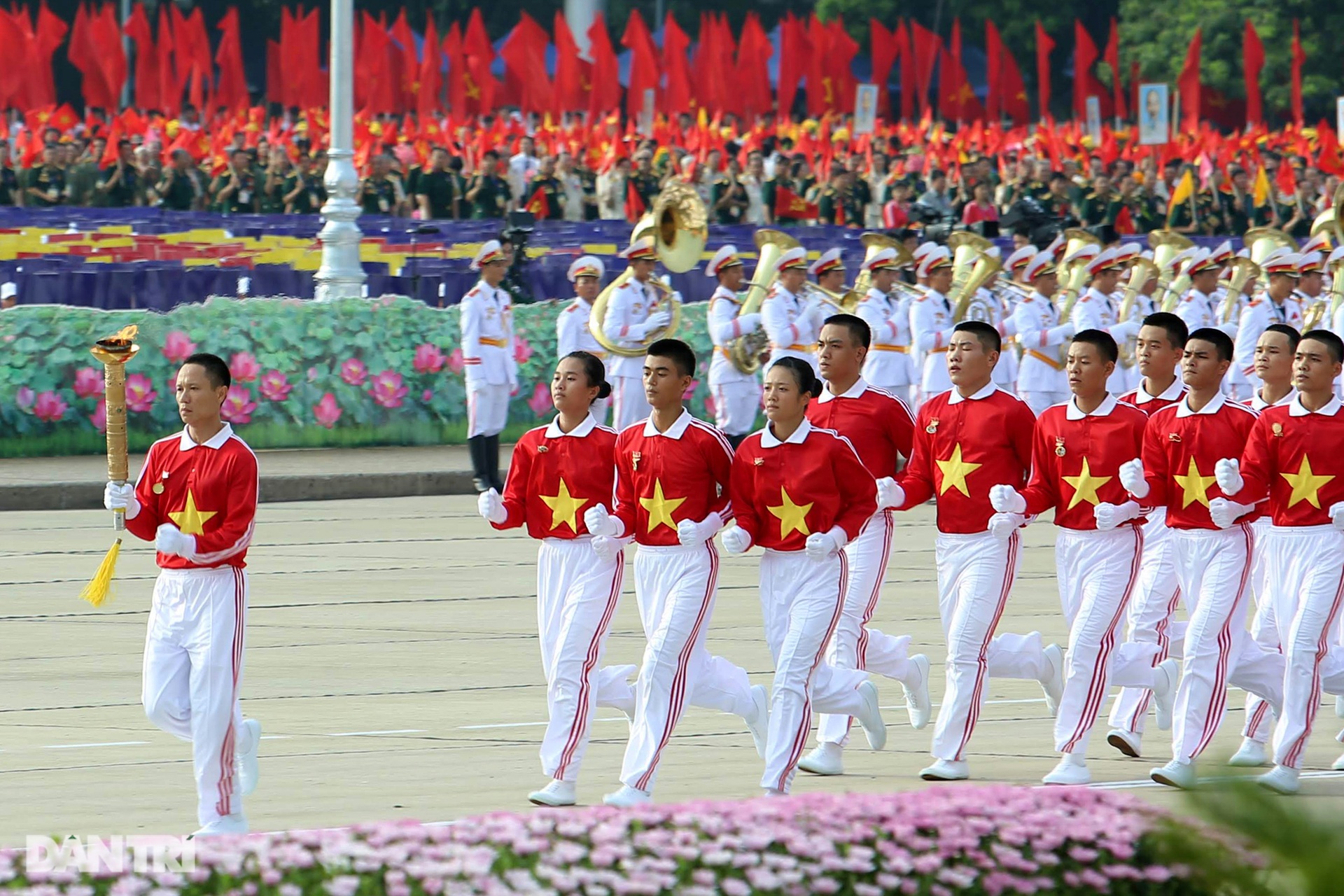 Ngắm Lễ diễu binh hùng tráng, rộn ràng đường phố Thủ đô dịp Quốc khánh 2015 - 4