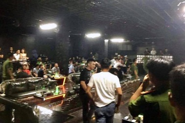 Phát hiện 24 “dân chơi” phê thuốc trong quán bar trá hình