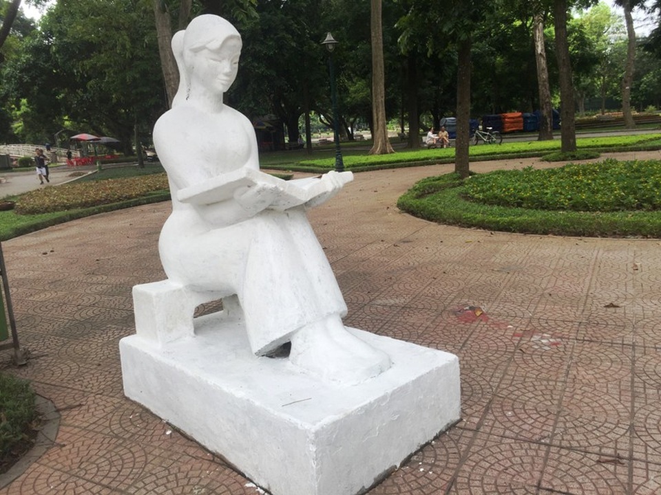 Bị phản ứng dữ dội, tượng ở Công viên Thống Nhất lại đổi màu sơn - 11 Bị phản ứng dữ dội, tượng ở Công viên Thống Nhất lại đổi màu sơn - 11