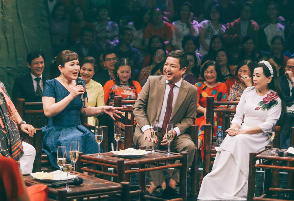 Diva Mỹ Linh tiết lộ từng yêu đơn phương em trai Bà cố vấn Minh Hòa - 2 Diva Mỹ Linh tiết lộ từng yêu đơn phương em trai Bà cố vấn Minh Hòa - 2