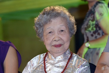 “Ngày xưa con gái ra đường không mặc áo cánh mà phải mặc áo dài”