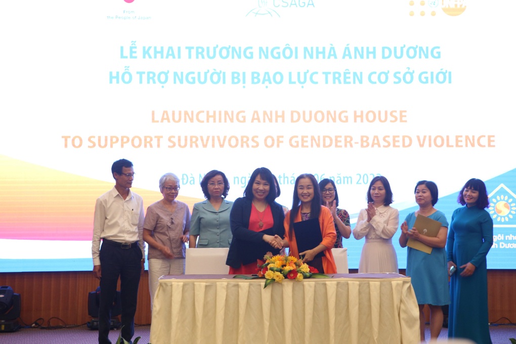 Thêm một nơi tạm lánh, trợ giúp phụ nữ và trẻ em bị bạo lực - 1 Thêm một nơi tạm lánh, trợ giúp phụ nữ và trẻ em bị bạo lực - 1