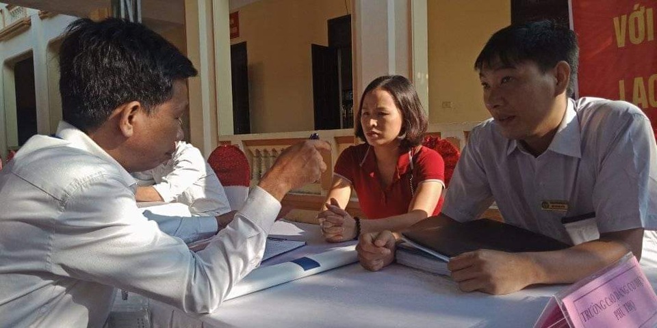 Gặp giáo viên nghề được tuyên dương cán bộ, công chức trẻ tiêu biểu 2020 - 3 Gặp giáo viên nghề được tuyên dương cán bộ, công chức trẻ tiêu biểu 2020 - 3