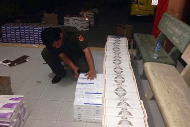 Bắt tài xế taxi nhiều lần vận chuyển thuốc lá lậu