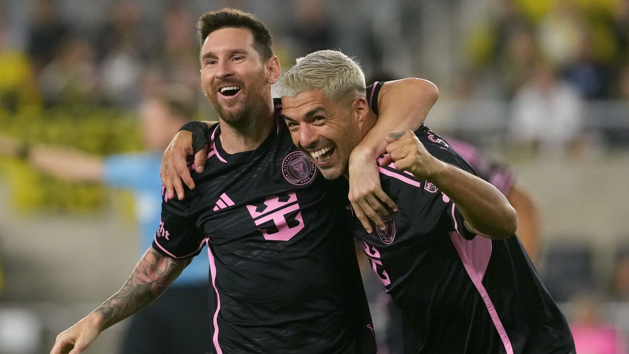 Messi đá phạt thành bàn đẹp mắt, Inter Miami lên ngôi vô địch - 2 Messi đá phạt thành bàn đẹp mắt, Inter Miami lên ngôi vô địch - 2
