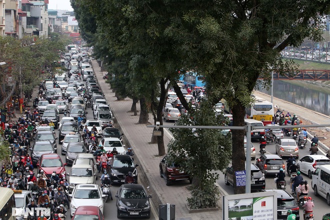 So sánh giao thông ở Hà Nội đông - vắng khác biệt khi giãn cách xã hội - 5 So sánh giao thông ở Hà Nội đông - vắng khác biệt khi giãn cách xã hội - 5