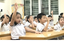 "Cuộc đua" vào lớp 1: Con học ôn kín tuần, bố mẹ cãi nhau vì quá áp lực