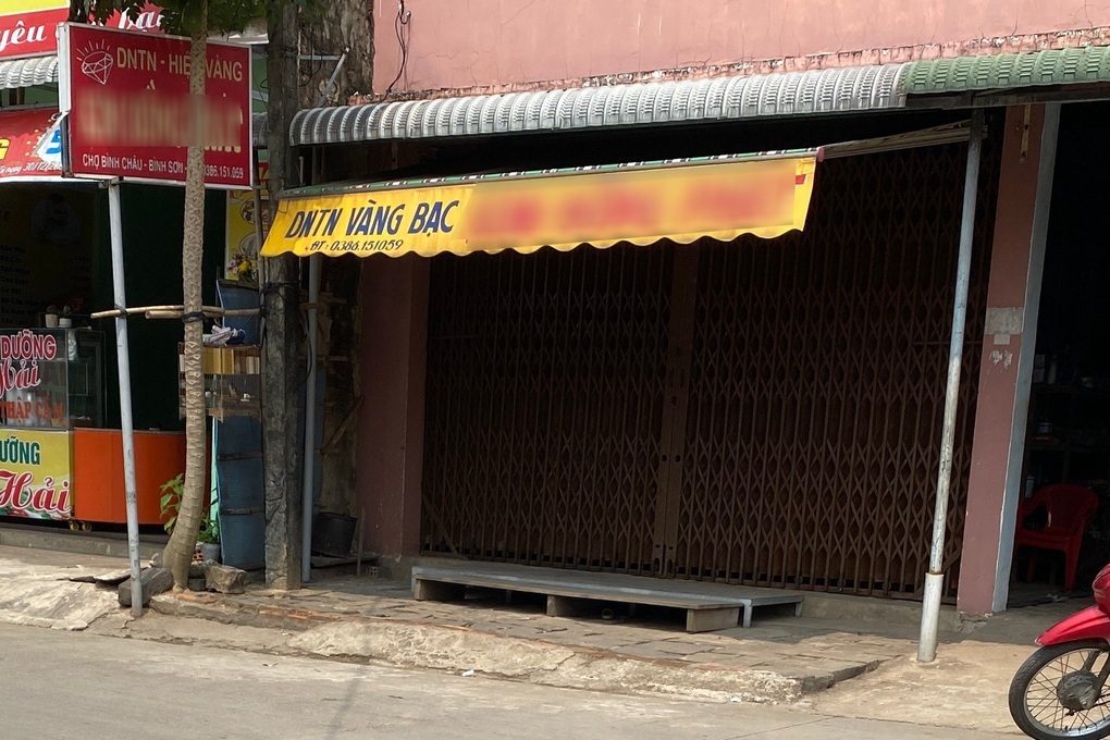 Vợ chồng chủ tiệm vàng biến mất cùng khoản nợ gần 100 tỷ đồng - 1 Vợ chồng chủ tiệm vàng biến mất cùng khoản nợ gần 100 tỷ đồng - 1