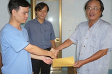 Thêm nhiều tấm lòng nhân ái ủng hộ nạn nhân vụ sập cầu, lũ quét