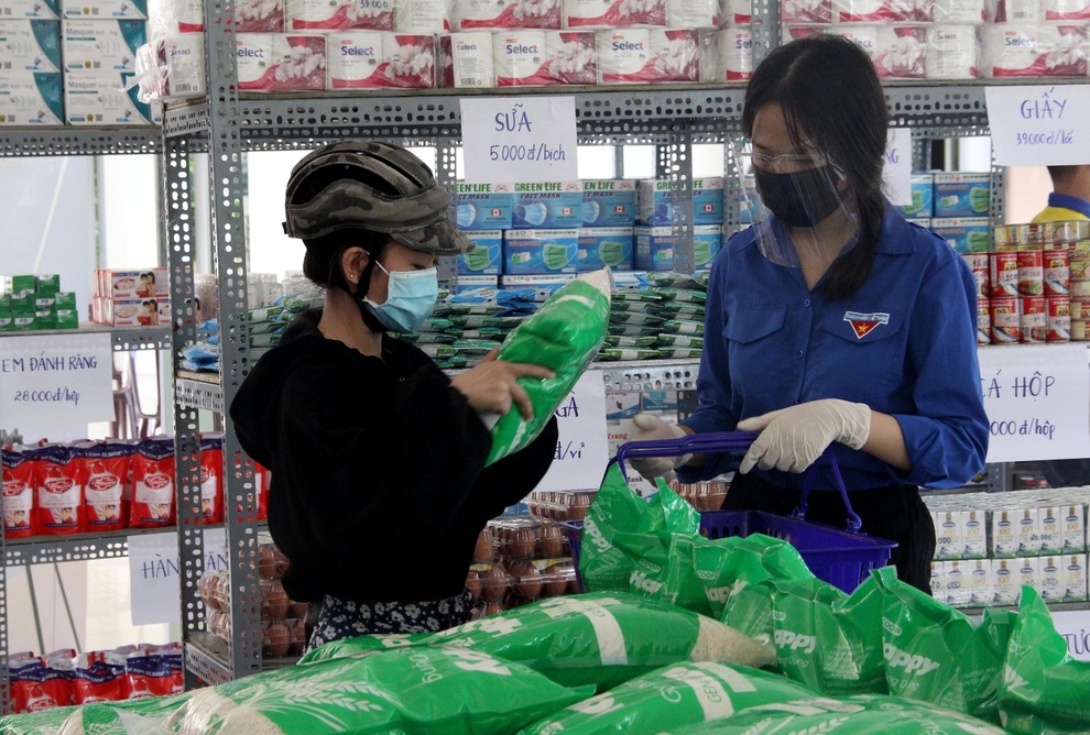Đà Nẵng: Người dân gặp khó, có Siêu thị 0 đồng - 8 Đà Nẵng: Người dân gặp khó, có Siêu thị 0 đồng - 8